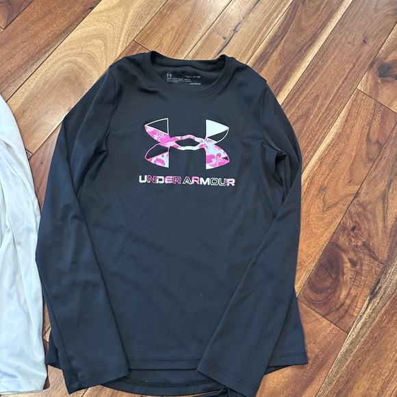 Lot of 4 Under Armour t-shirts size small and medium lightly used slick feel - Picture 3 of 5